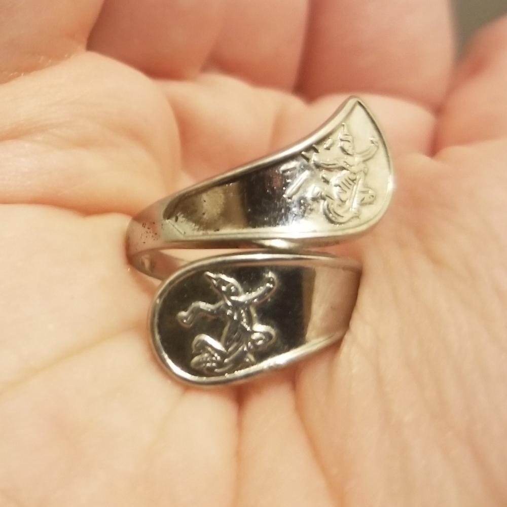 Vtg silvertone Asian-themed bypass ring - Picture 9 of 14